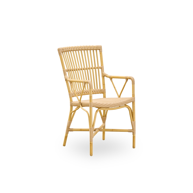 Vakker spisestol med armlener til uteplassen: Utestol Piano Dining Armchair fra Sika Design