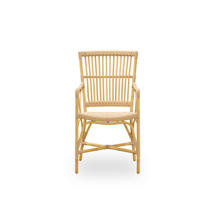 Vakker spisestol med armlener til uteplassen: Utestol Piano Dining Armchair fra Sika Design