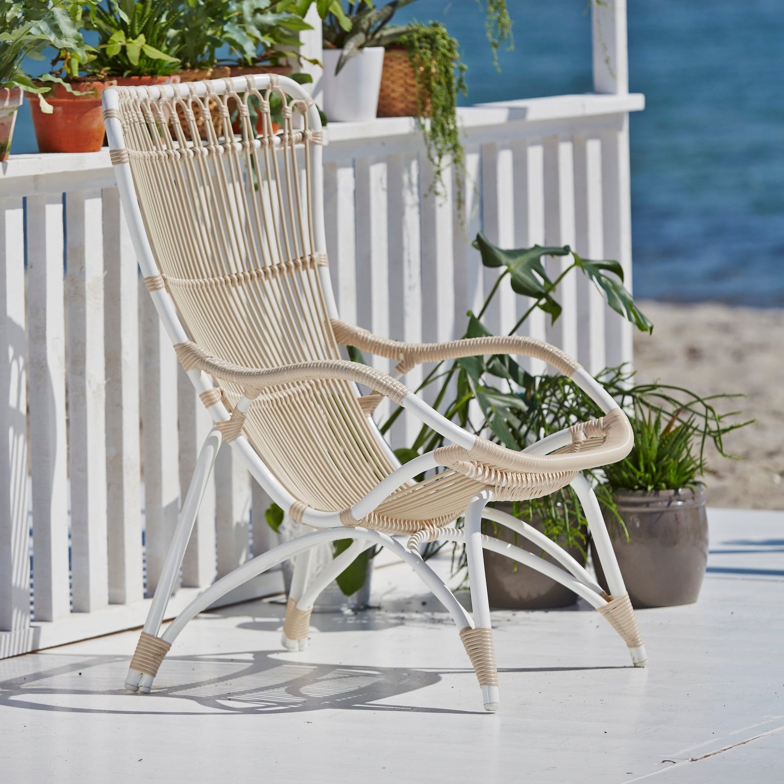 Utestolen Monet Lounge Chair fra Sika Design i fargen Dove White