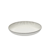 Et vakkert servise høyner matopplevelsen når du lager mat hjemme – og serien Inku fra Serax er akkurat passe rustikt – og akkurat passe elegant. Serveringsfat Inku fra Serax, Serving Bowl White M Ø32cm