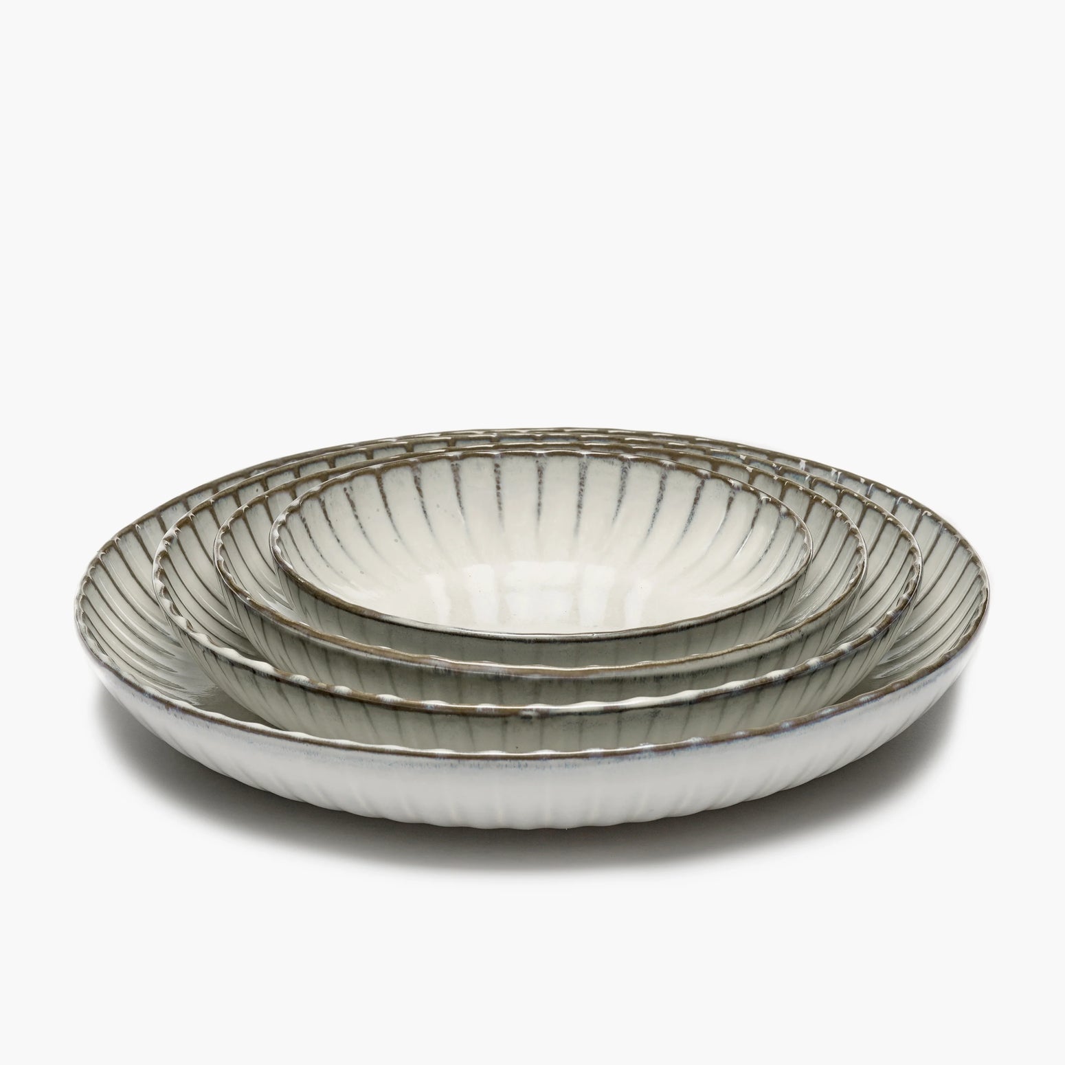 Serveringfatet Inku fra Serax kommer i mange størrelser.