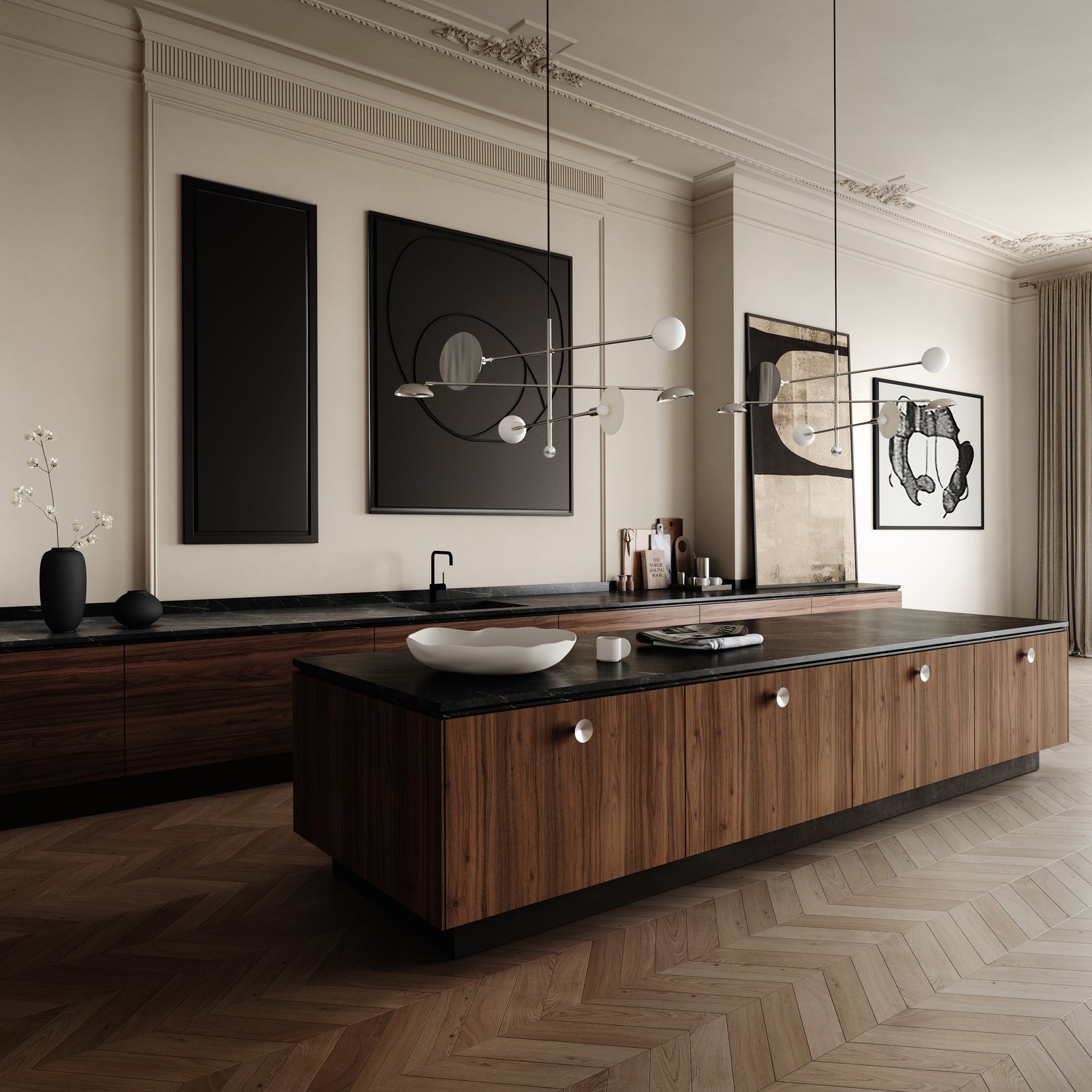 Sahn, som er det japanske ordet for tre, er preget av bruken av tre forskjellige typer lampeskjermer – et klassisk 101 Copenhagen-lysdesign. Hver av de tre lampeskjermene reflekterer lyset på hver sin måte, og tilfører lampen en både vakker og litt leken funksjon. Taklampen Sahn Chandelier Chrome fra 101 Copenhagen.