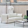 Sofaen Silhouette Sofa fra Hay, har et tydelig estetisk og sømløst formspråk med detaljer som gjør at du elsker den mer og mer. Sofaen som er designet av GamFratesi for Hay, og kommer i flere ulike finisher.