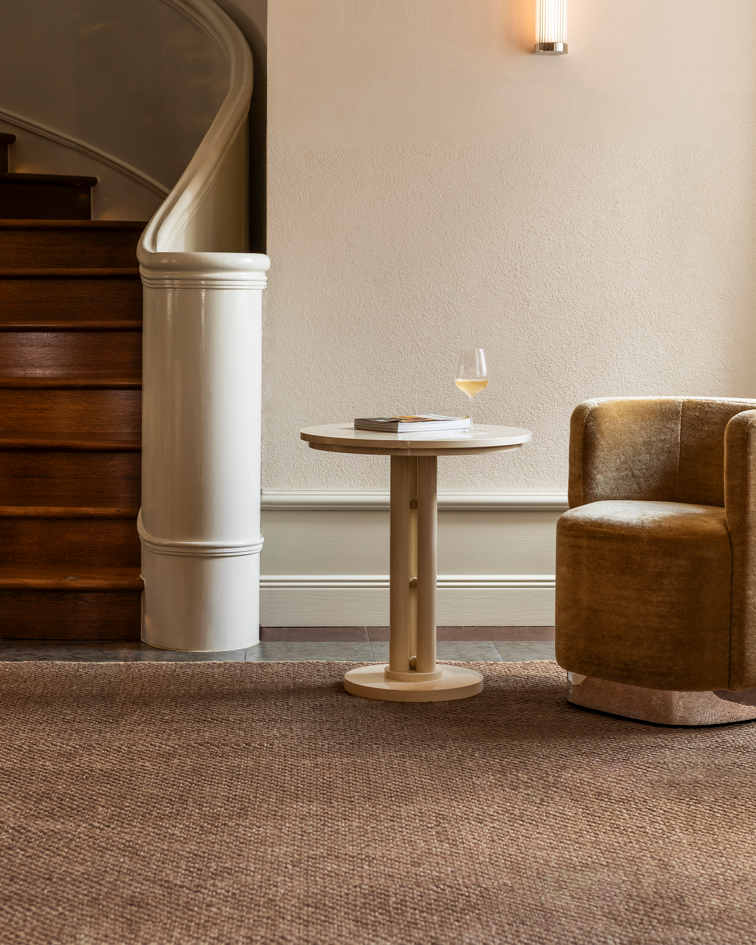 Teppe Basket Weave Sisal fra Layered i brun / Brown.