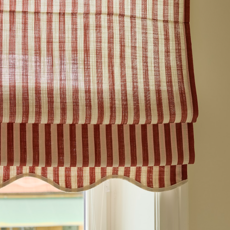 Liftgardin vevd lin Scallop Edge Stripe i fargen rød/ Burgundy fra Gotain.