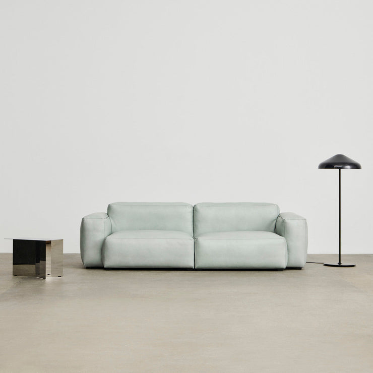 Sofa Mags soft low fra Hay i skinn Sense, farge Eucalyptus (prisgruppe 6)