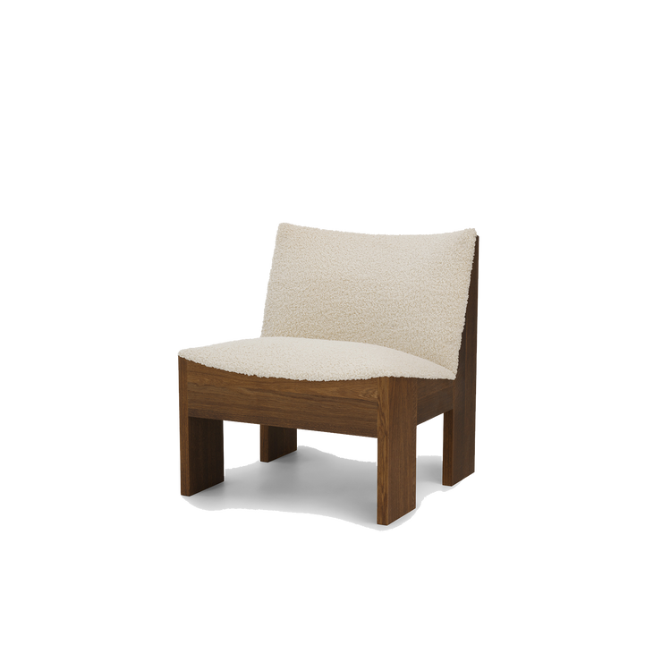 Loungestol Tenon fra New Works i røkt eik og off-white bouclé (Fumed Oak, Zinc Drake Spacedust).