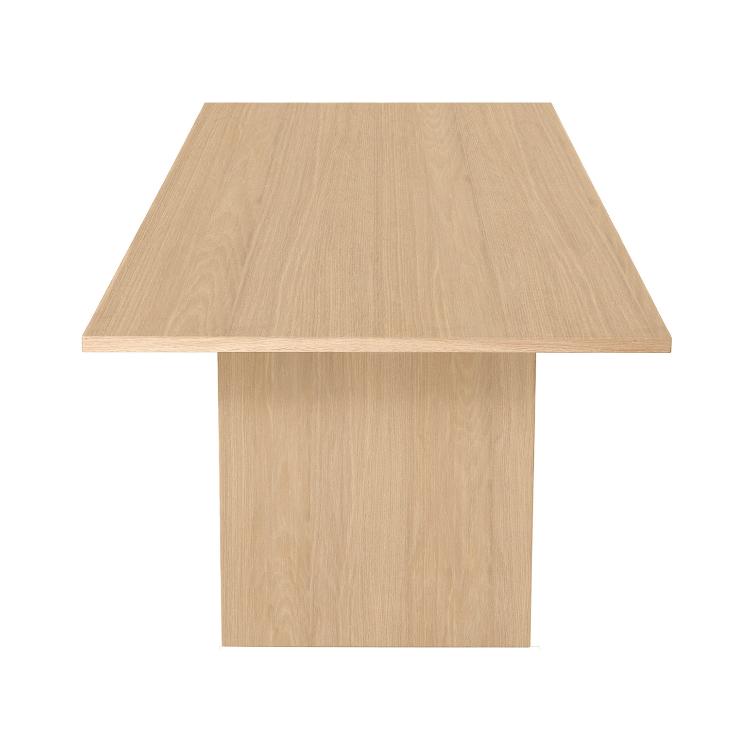 Spisebordet Private Dining Table fra Gubi i lys eik sett fra siden.