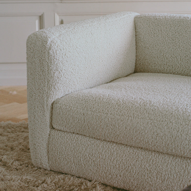 Sofaen Coda fra New Works kan bestilles i mange typer tekstiler og farger. Ta kontakt med oss på hello@oslodeco.no for hjelp til å finne tekstilet som passer hos deg!