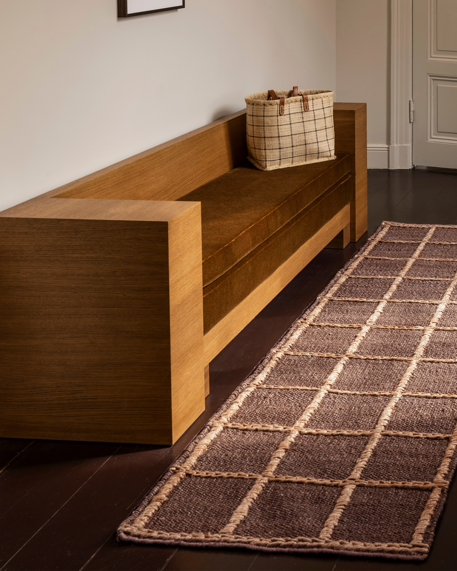 Løper Strata Braided Jute fra Layered i fargen brun rutemønstret / Brown.