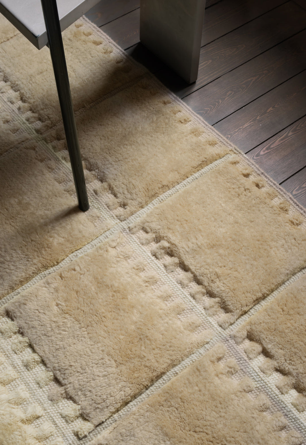 Ullteppe Lilly fra Layered i fargen Mustard.