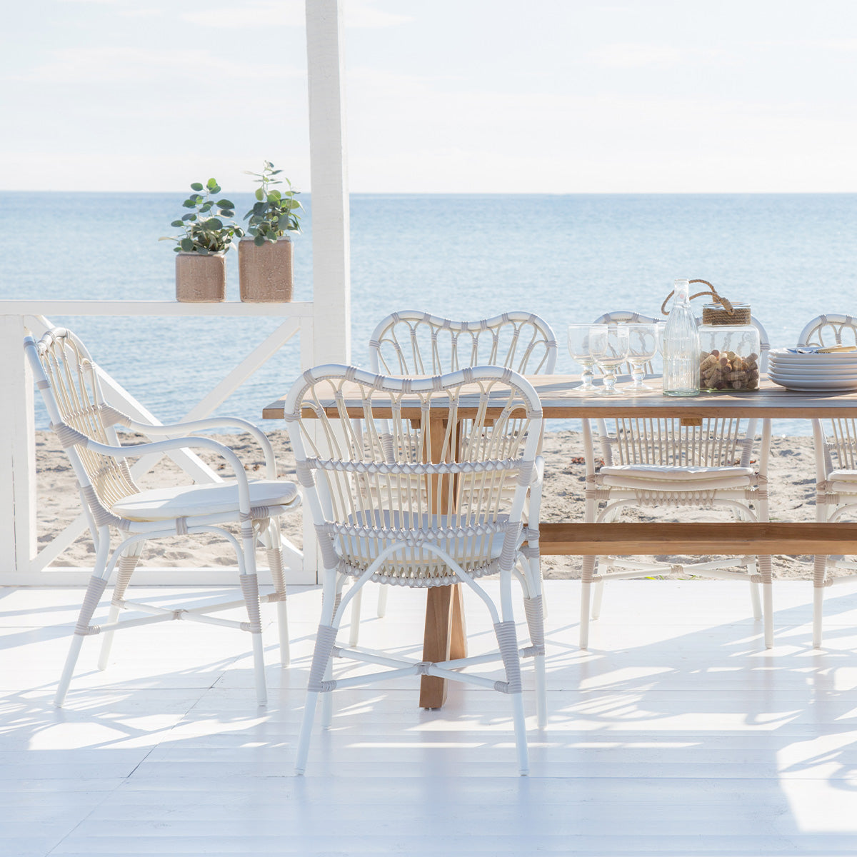 Utestolen Margret Dining Armchair fra Sika Design i fargen Dove White