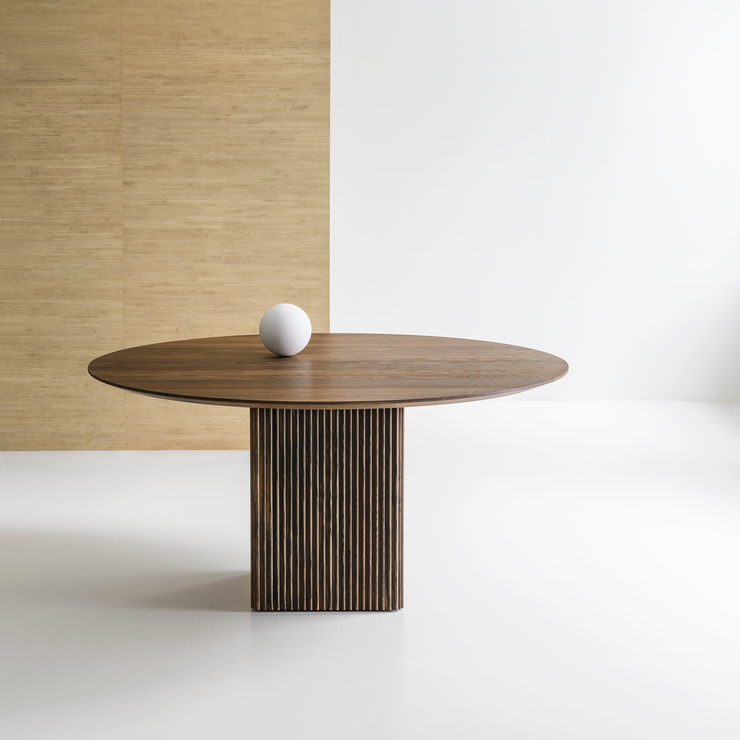 Spisebord Ten Table rundt fra dk3 garanterer vi at kommer til å være rommets blikkfang.