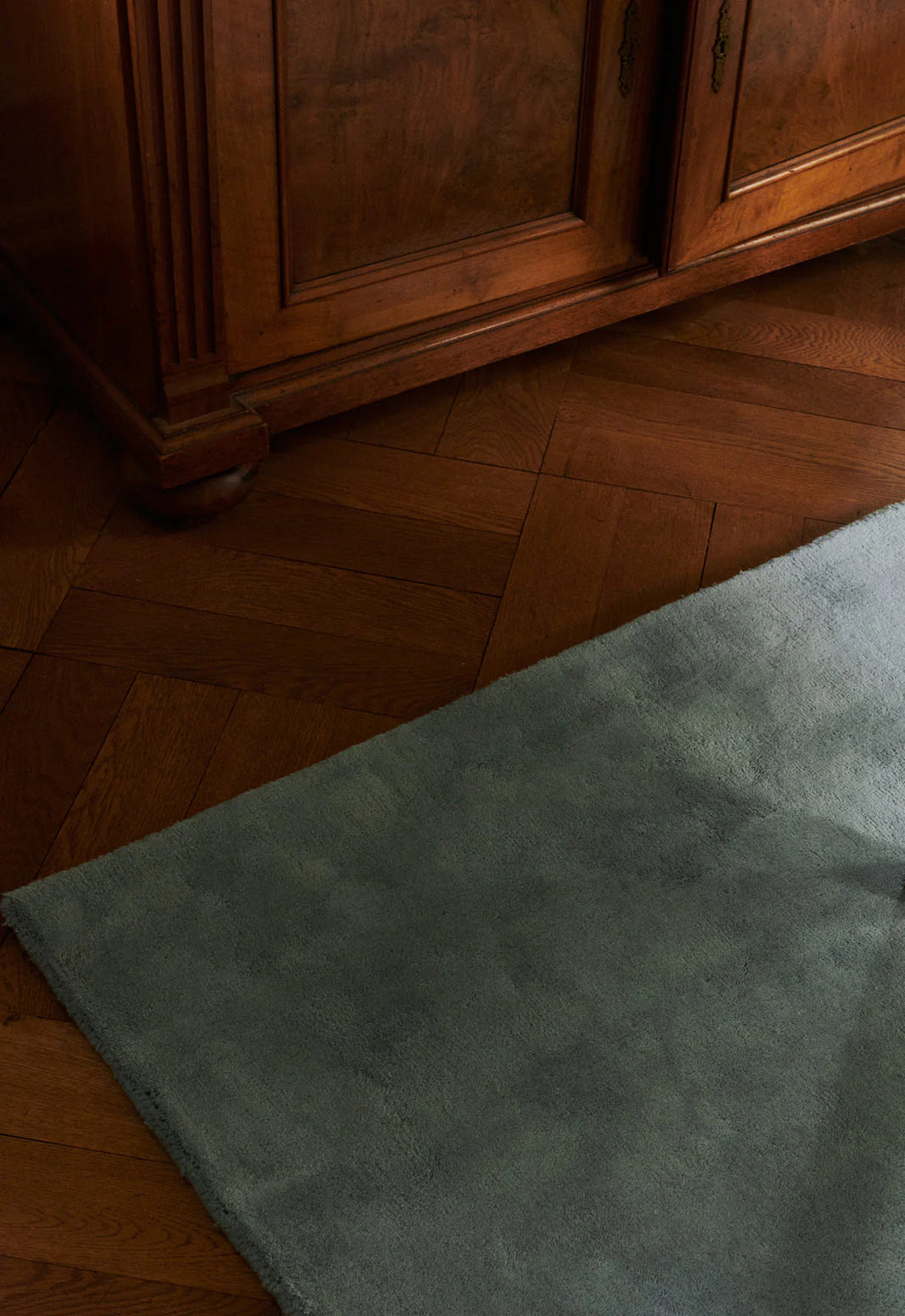 Ullteppet Classic Solid fra Layered i fargen Blue Claire
