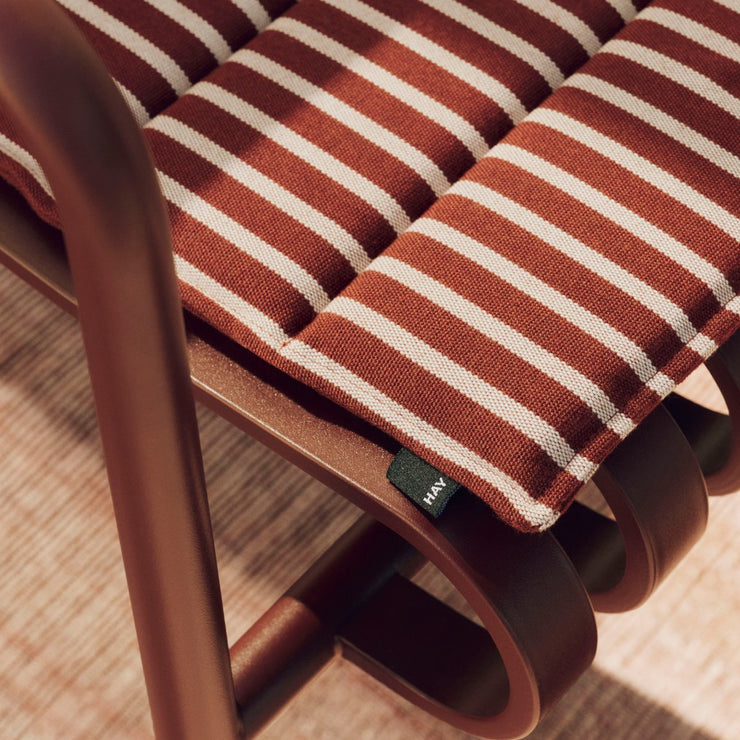 Terrakottastripet rygg- og sittepute 82 x 40 / Terracotta bold stripe fra Hay