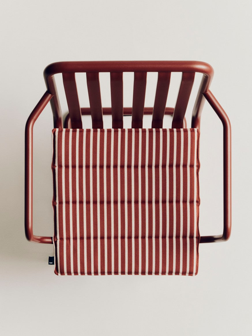 Terrakottastripet sittepute 40 x 40 / Terracotta bold stripe fra Hay