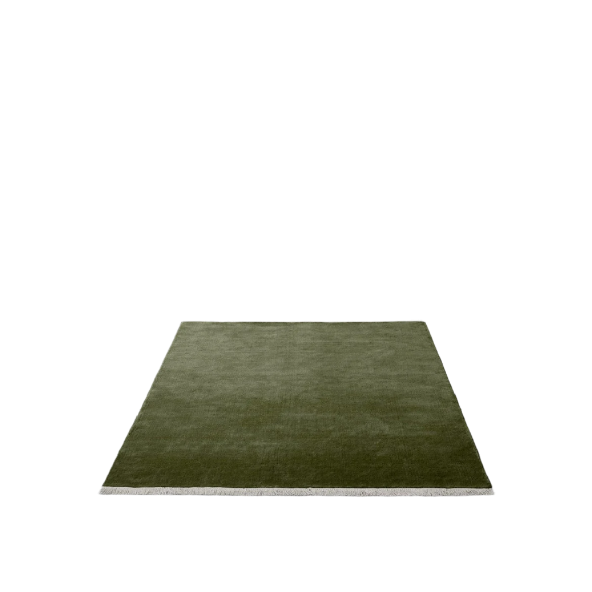 Teppet The Moor Rug fra andTradition i fargen Green Pine, med frynser