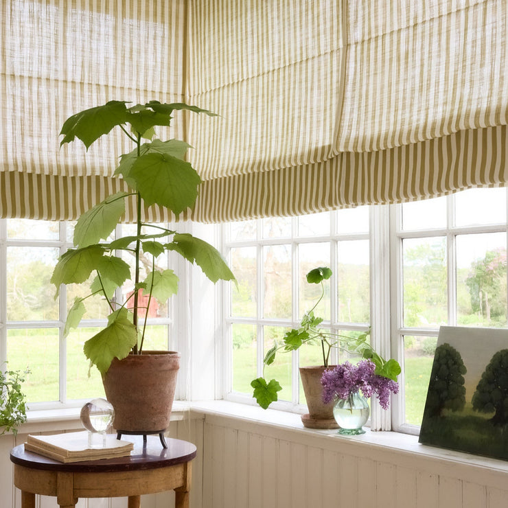 Liftgardin vevd lin Stripe i fargen olivengrønn/ Olive Green fra Gotain.
