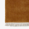 Teppet The Moor Rug fra andTradition i fargen Brown Gold, med frynser