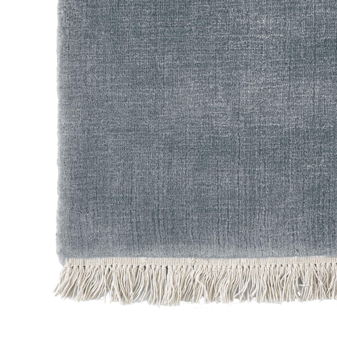 Teppet The Moor Rug fra andTradition kan passe inn i mange typer hjem og innredninger og glir rett  inn i stuen, på soverommet eller under spisestuen. Det finnes i to størrelser og i to varianter, et uten frynser og et med frynser. Teppet finnes også i flere farger. 
