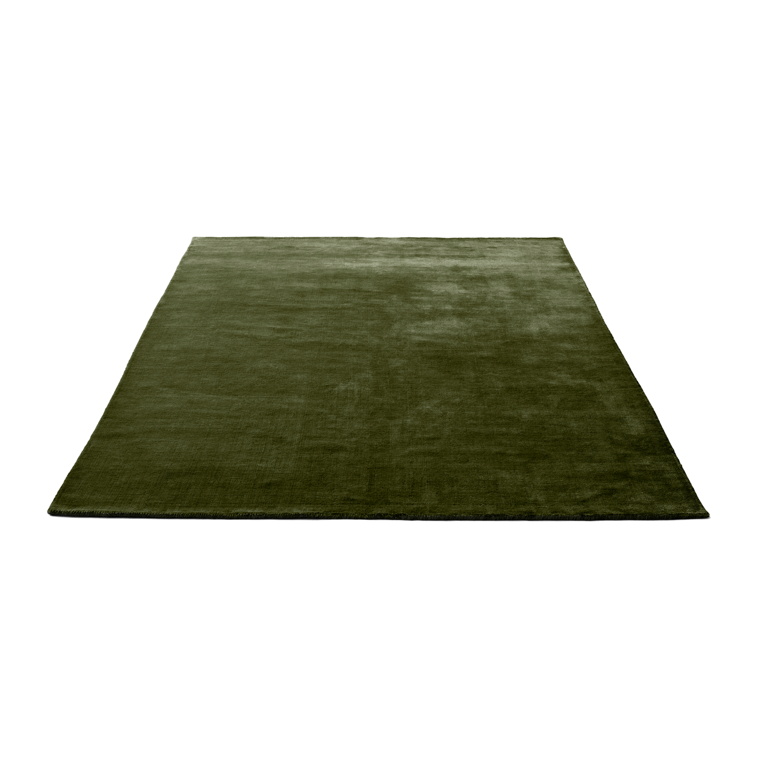 Teppet The Moor Rug fra andTradition kan passe inn i mange typer hjem og innredninger og glir rett  inn i stuen, på soverommet eller under spisestuen. Det finnes i to størrelser og i to varianter, et uten frynser og et med frynser. Teppet finnes også i flere farger. 