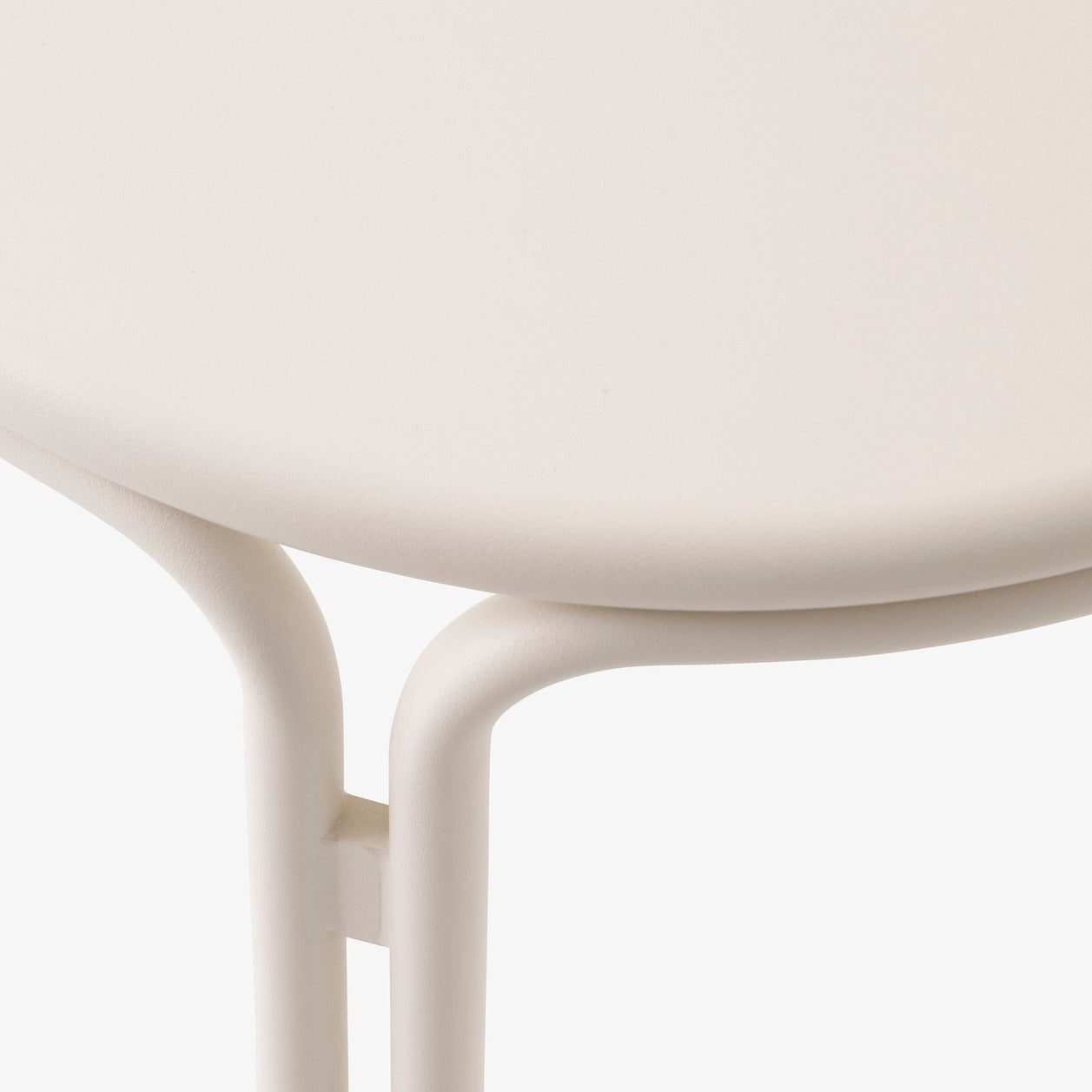 Krakk Thorvald SC102 fra &tradition i fargen Ivory.