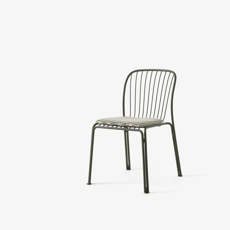 Her med spisestolen Thorvald SC94 i fargen Bronze Green.
