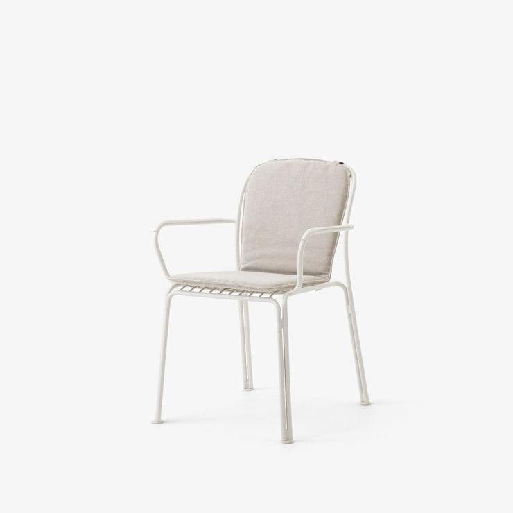 Her med spisestolen Thorvald SC95 i fargen Ivory.