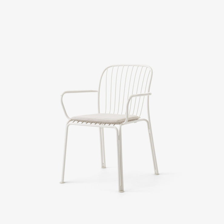 Her med spisestolen Thorvald SC95 i fargen Ivory.
