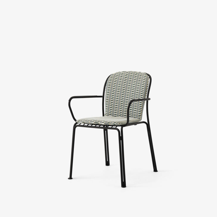 Her med spisestolen Thorvald SC95 i fargen Warm Black.