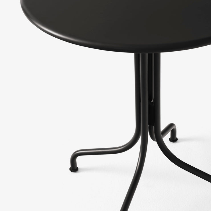 Thorvald Café Table SC96 fra &tradition i fargen Warm Black