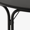 Rundt spisebord Thorvald SC98 fra &tradition i fargen Warm Black.