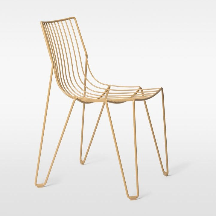 Brunbeige utestol: Spisestolen Tio Chair fra Massproductions i fargen Brown Beige