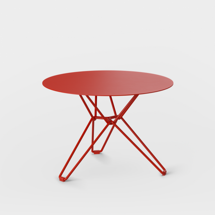 Tio Side Table fra Massproductions i fargen Pure Red.