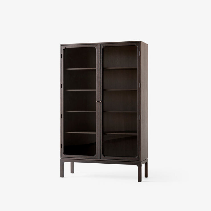 Trace Cabinet i dobbel utgave i mørklakkert eik.