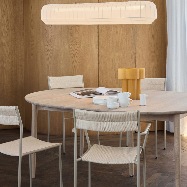 Spisebord Expand Dining Table Circular Ø140 cm i lysolje eik / Light Oiled Oak, med én ileggsplate, fra Northern.