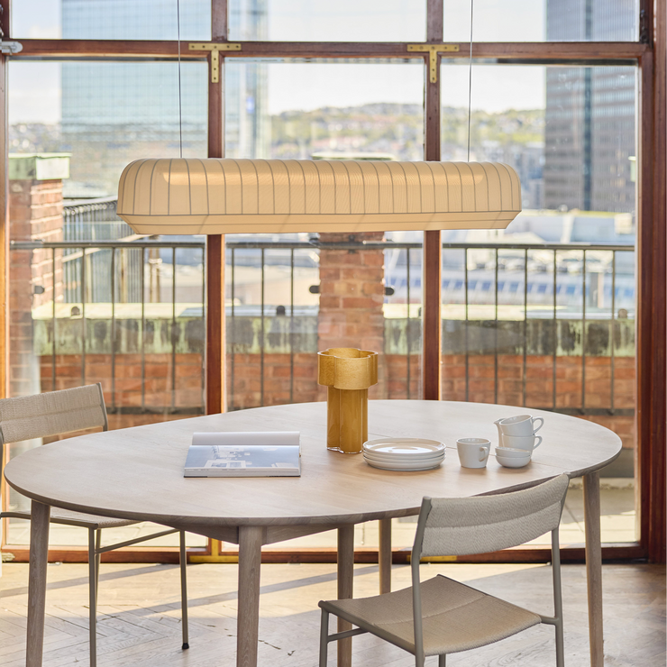 Spisebord Expand Dining Table Circular Ø140 cm i lysolje eik / Light Oiled Oak, med én ileggsplate, fra Northern.