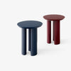Sidebord Tung JA3 fra &tradition i fargene Steel Blue og Burgundy Red.