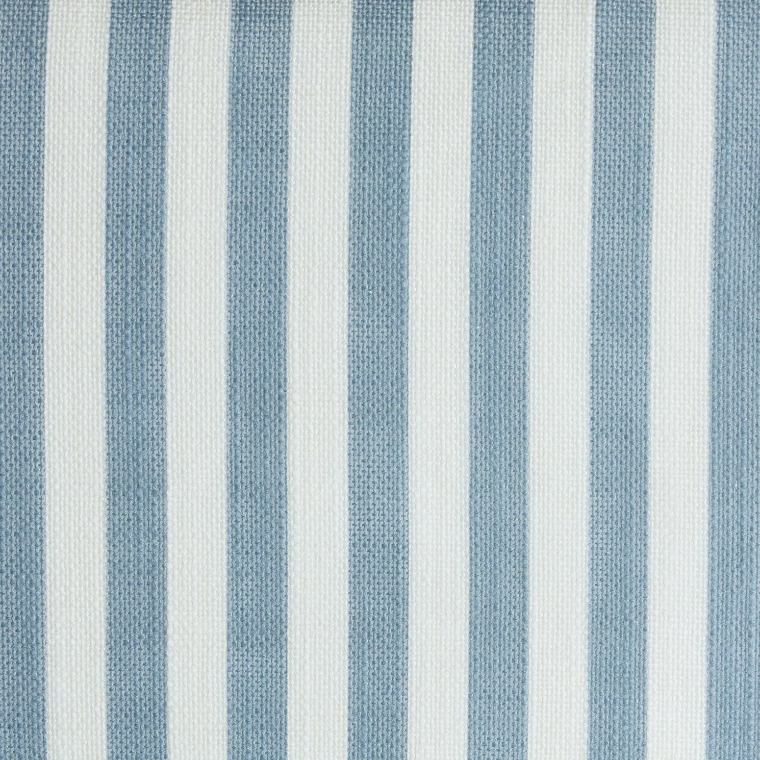 Tekstil i vevd lin, Stripe i fargen blå/ Dove Blue fra Gotain.
