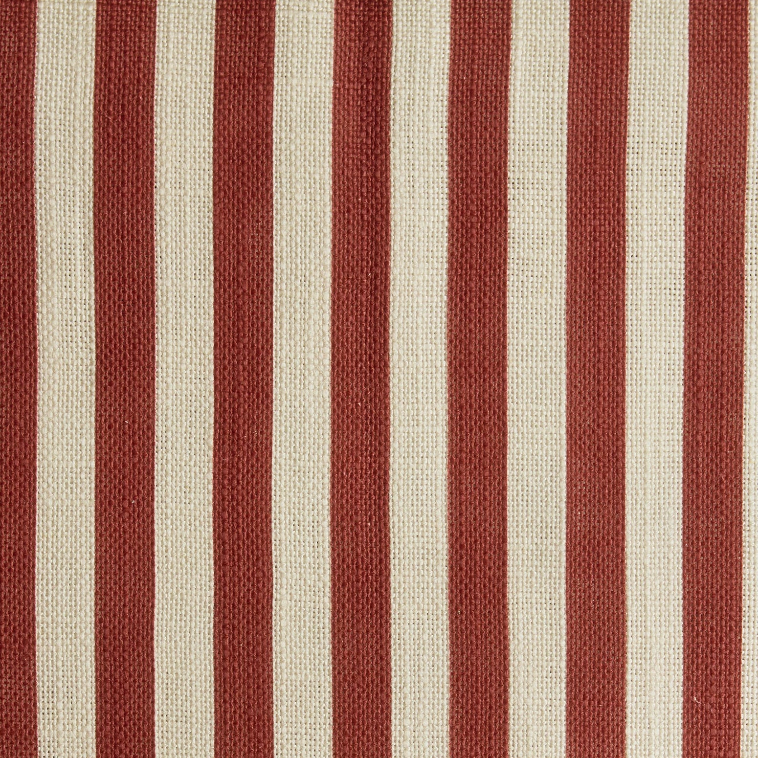Tekstil i vevd lin, Stripe i fargen rød/ Burgundy fra Gotain.