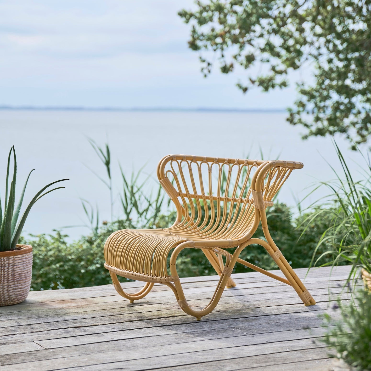 Utestol Fox Lounge Chair fra Sika Design i fargen Natural
