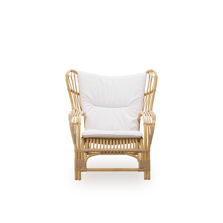 Teddy Lounge Chair fra Sika Design, sett bakfra – naturfarget Alu-Rattan og ArtFibre-flettverk