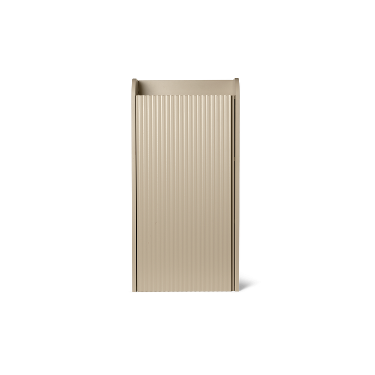 Veggskapet Sill Wall Cabinet fra Ferm Living  er FSC™-sertifisert og laget av MDF og kommer i den deilige beige fargen Cashmere.
