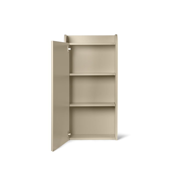 Veggskapet Sill Wall Cabinet  fra Ferm Living lar deg bestemme selv om du vil åpne det fra venstre eller høyre.