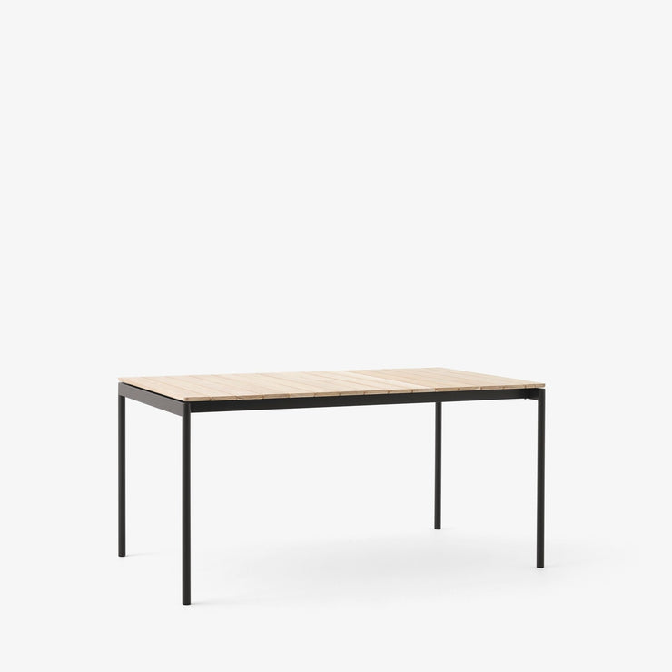 Spisebord Ville AV25 fra &tradition i størrelse 90x150 cm i fargen Warm Black.