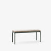 Benk Ville AV27 fra &tradition i størrelse 40x110 cm i fargen Bronze Green, med pute.