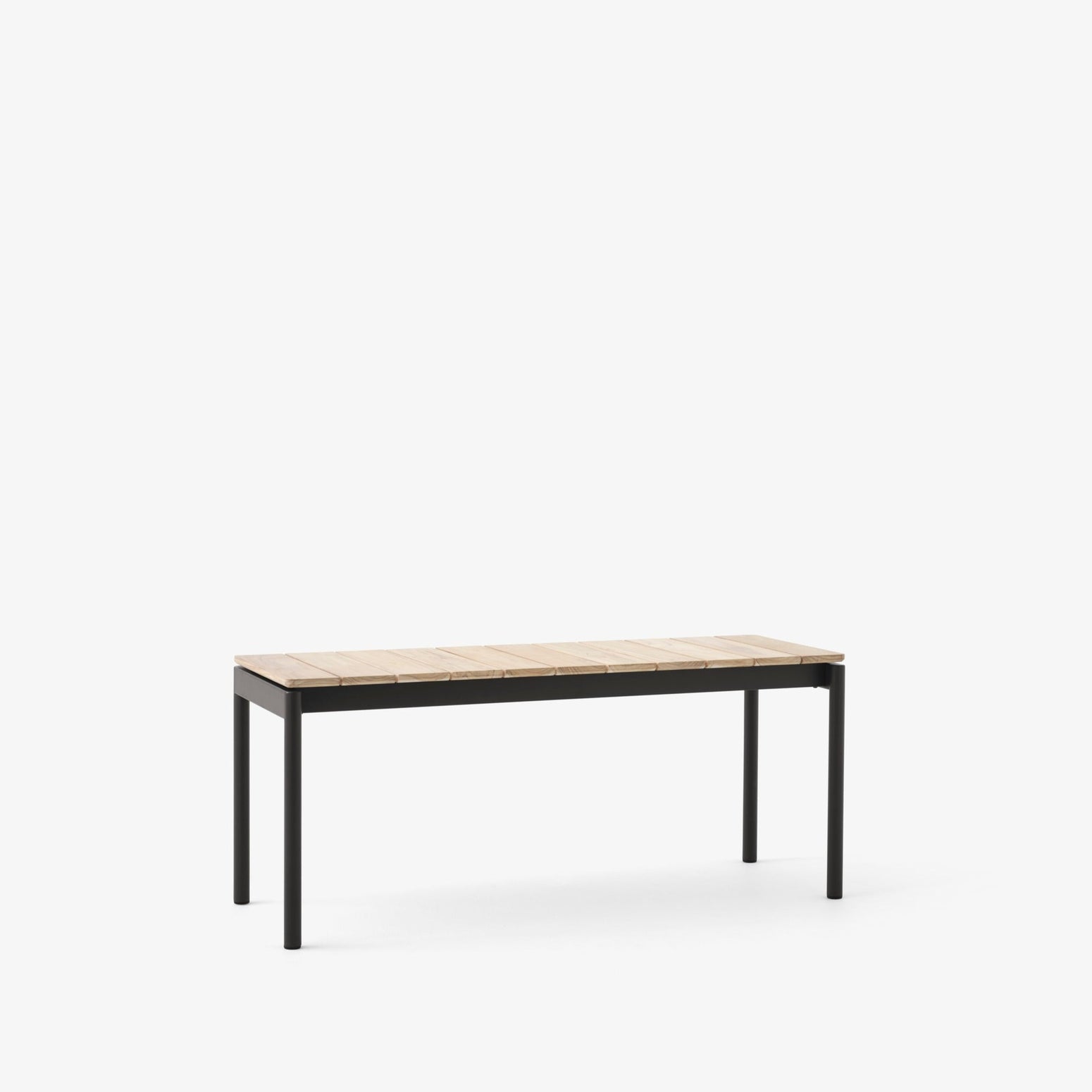 Benk Ville AV27 fra &tradition i størrelse 40x110 cm i fargen Warm Black.