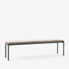 Benk Ville AV28 fra &tradition i størrelse 40x180 cm i fargen Bronze Green, med pute.