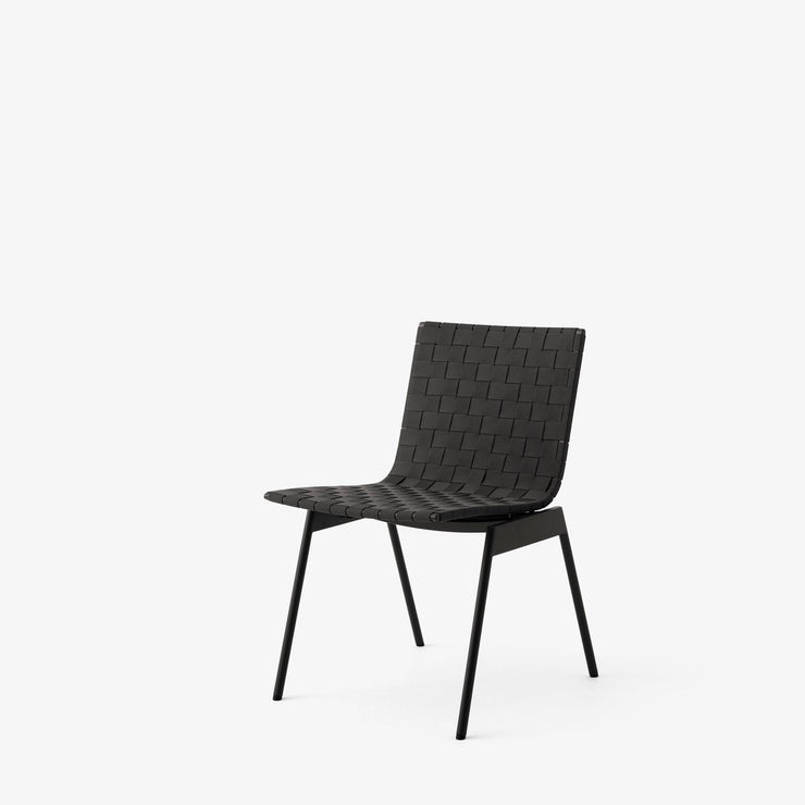 Spisestol Ville AV33 fra &tradition i fargen Warm Black.