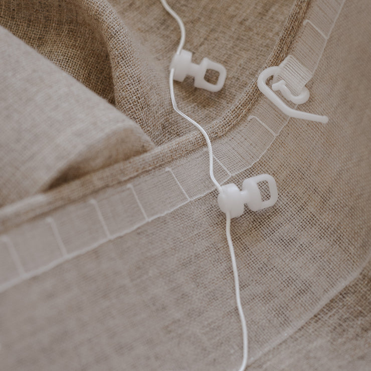 Wavegardiner må monteres i takskinne. Kjøp glidere med riktig antall fester. Det er disse du hekter krokene i. 